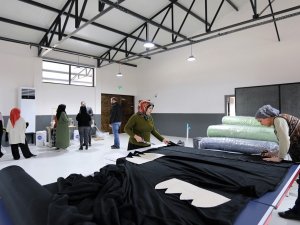 27 Mahalleden Onlarca Kadın, Afetzedelere Atkı Ve Bere Üretimi İçin Buluştu