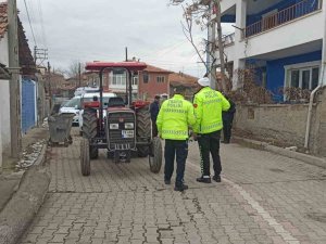 Traktörden Düşen Kadın Yaralandı