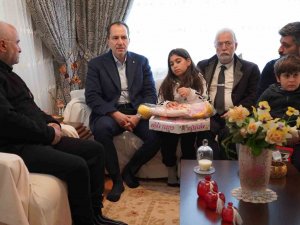 Fatih Erbakan, Ankara’da Evlere Yerleştirilen Depremzedeleri Ziyaret Etti