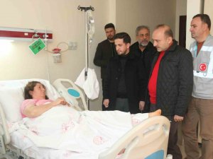 Öz Sağlık-i̇ş Sendikası’ndan Yaralı Depremzedelere Moral Desteği