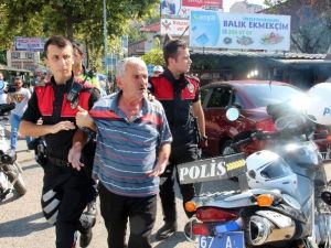 Alkollü Şahısların Bıçaklı Kavgasını Polis Ayırdı