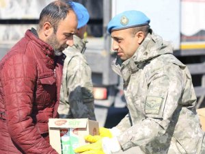 Depremin Yaralarını Kahraman Mehmetçik Sarıyor