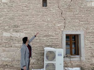 Tadilattaki Ulu Cami’nin Duvarlarındaki Çatlaklar Kahramanmaraş Depreminden Sonra Genişledi