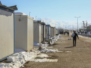 Van Ekibi Malatyalı Depremzedeler İçin Konteyner Kent Kuruyor