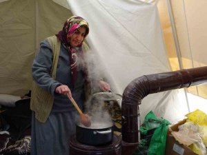 Malatya’da Depremzedeler İçin Çadır Kentler Oluşturuluyor