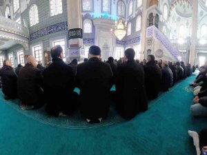 Küçükçekmece’de Depremde Hayatını Kaybedenler İçin Kur’an-ı Kerim Okutuldu
