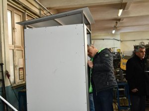 Öğrenciler Depremzedeler İçin Soba Ve Seyyar Tuvalet Yapımına Başladı