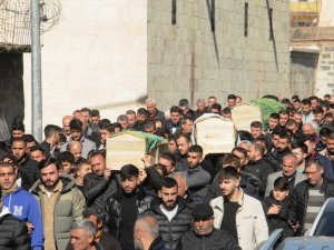 Deprem Enkazında Can Veren Mimar Ve Ailesi Cizre’de Yan Yana Defnedildi