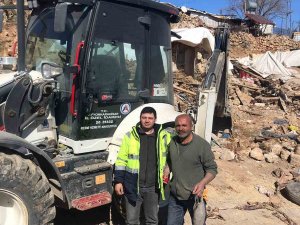 Enkazdan Çıkardığı 100 Bin Tl’lik Altın Ve Parayı Sahibine Teslim Etti