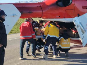 198’inci Saatte Enkazdan Sağ Çıkartılan Muhammed Helikopterle Diyarbakır’a Sevk Edildi