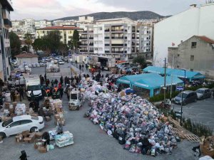 Kuşadası Belediyesi’nden Afet Bölgesine Yardım Koridoru