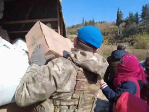 Mehmetçik Yardımları Vatandaşlara Ulaştırmaya Devam Ediyor