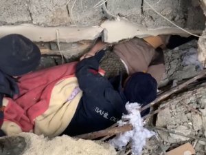 Sahil Güvenlik Ekipleri 274 Vatandaşı Enkazdan Sağ Kurtardı