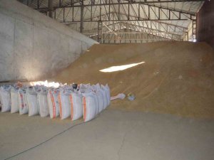 Siirt’ten Deprem Bölgesinde 2 Tır Yem Gönderildi