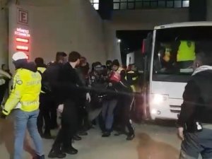 İ̇skenderun’da Hırsızlık Ve Yağma Suçu Şüphelilerine Saldırı