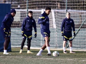 Fenerbahçe, Çalışmalarını Sürdürüyor