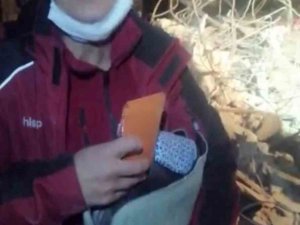 Enkazda Bulunan Yarım Milyon Değerindeki Ziynet Eşyası Ve Para Sahibine Teslim Edildi