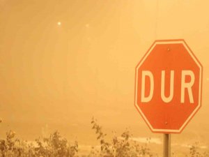 Aksaray’da Yoğun Sis Görüş Mesafesini 10 Metreye Kadar Düşürdü