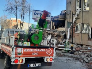 Şehrin Her Köşesine Kokulu Dezenfektan Sıkılıyor