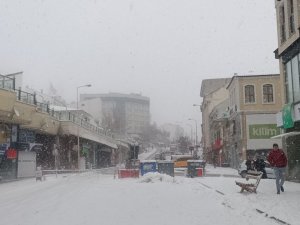 Bolu’da Kar Yağışı Etkili Oluyor