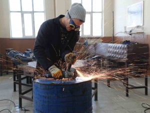 Ağrılı Öğrenciler Soba Ve Hijyen Malzemesi Üreterek Afet Bölgesine Gönderiyor