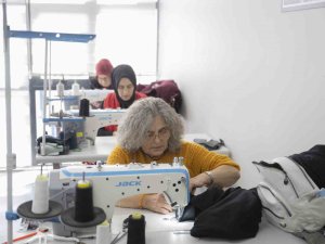 Mercek Depremzedeler İçin Üretiyor