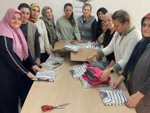 Altınovalı Kadınlar, Depremzedelere Pijama Dikti
