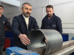 Tatillerini İptal Eden Öğrenciler Depremzedeler İçin Soba Üretmeye Başladı