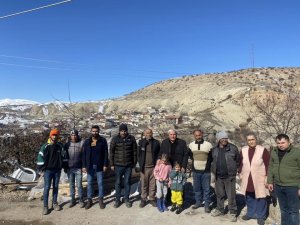 Deprem Bölgesinde Afetzedelerle Bir Araya Geldi