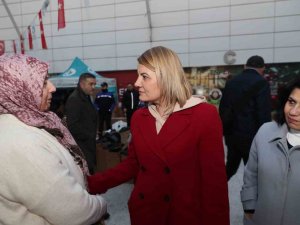 Başkan Hürriyet, İ̇zmit’e Gelen Depremzedeleri Ziyaret Etti