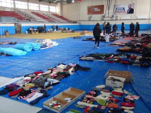 Kapalı Spor Salonu Depremzedeler İçin ‘Sosyal Markete’ Dönüştürüldü