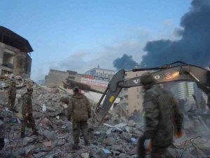 Binlerce Mehmetçik Deprem Bölgesinde Yardım Faaliyetlerine Devam Ediyor