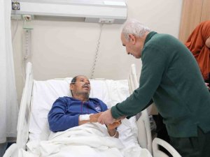 Ümraniye Belediye Başkanı İ̇smet Yıldırım Depremzedeleri Hastanede Ziyaret Etti