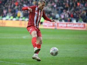 Sivassporlu Samu Saiz, Depremzedelere 550 Bin Tl Bağışladı