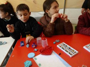 Afad Çadırlarında Çocuklar Depremin İzlerini Oyunla Siliyor