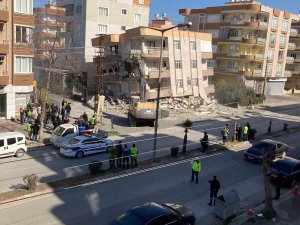 Dörtyol Ve Payas’ta Enkaz Kaldırma Ve Hasarlı Bina Yıkım Çalışması Başlatıldı