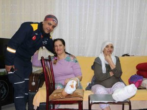 Afad Gönüllüsü, Enkazdan Çıkardığı Mesai Arkadaşı Ve Ailesiyle Buluştu