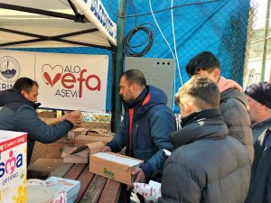 Vefa Hattı Ekipleri Depremzedelere Sıcak Yemek İkram Ediyor