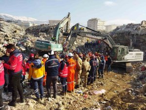 Melike İ̇mamoğlu, Afad Ve Mehmetçik Tarafından 222. Saatte Enkazdan Çıkarıldı