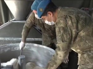Depremzedenin Ekmeği Mehmetçikten