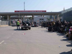 Suriyeliler Depremden Etkilenen Yakınları İçin Memleketlerine Gitmeye Başladı