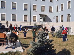 Bilim İnsanları Depremzedelere Psikolojik Destek Veriyor