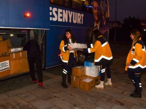 Esenyurt Deprem Bölgesine Desteklerini Sürdürüyor