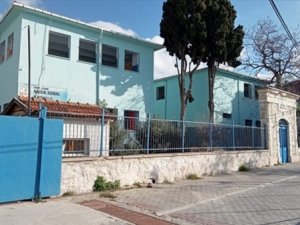 Çeşme’deki Tarihi İlkokulun Yıkımına Başlandı