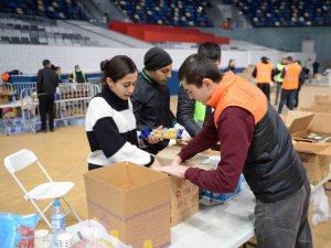 Bakü’deki Türkiye Yüzyılı Birlik Ve Dayanışma Platformu’ndan Türkiye’ye 135 Tırlık Yardım