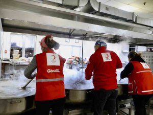 Gönüllü Şefler Milyonlarca Kap Yemek Yaptı