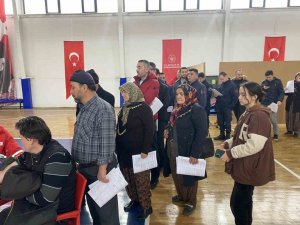 Depremzedelere Kan Bağışı İçin Birbirleriyle Yarıştılar