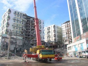 Diyarbakır’da 3 Enkazda Çalışmalar Sürüyor
