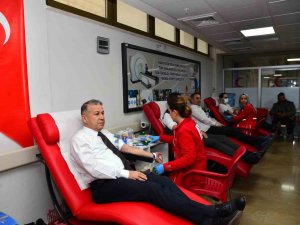 Meü Tüm İmkanlarıyla Depremzedelerin Yanında