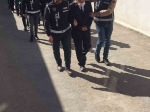 Yıkılan 11 Binanın Müteahhit Ve Mühendisleri Adliyeye Sevk Edildi